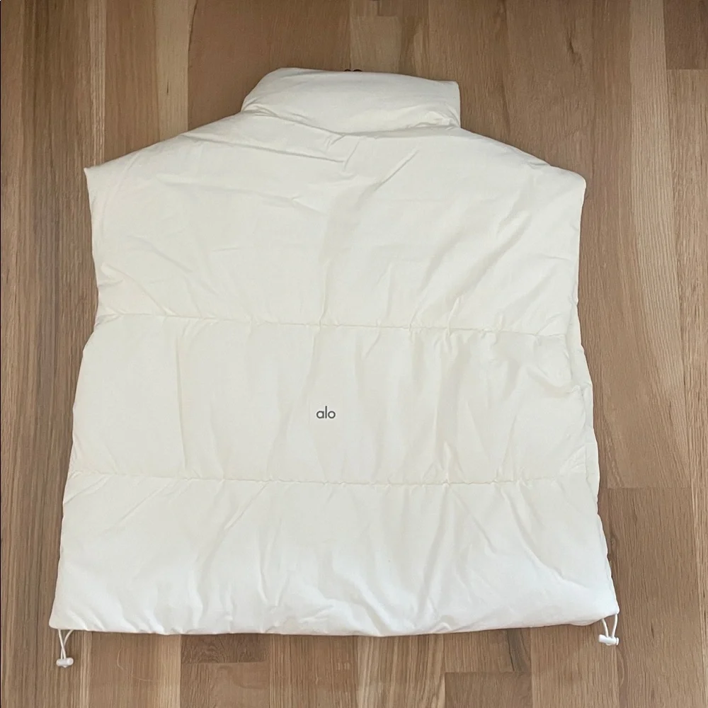 ALO Yoga Cream White Puffer Vest